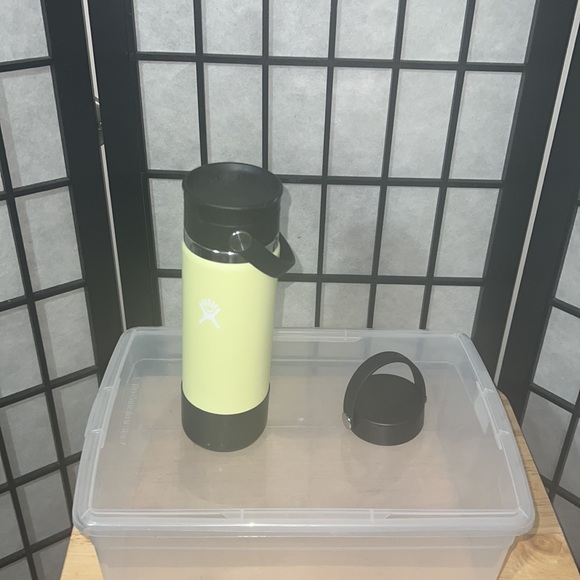 Light neon yellow hydro flask with accessories. Hydro Flask Wide Mouth 20 oz - Picture 8 of 8